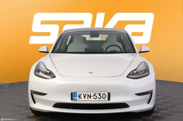 Valkoinen Sedan, Tesla Model 3 – KVN-530