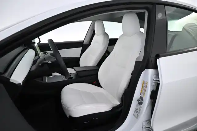 Valkoinen Sedan, Tesla Model 3 – KVN-530