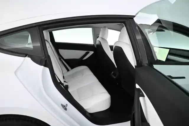 Valkoinen Sedan, Tesla Model 3 – KVN-530