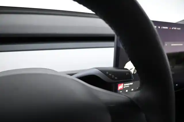 Valkoinen Sedan, Tesla Model 3 – KVN-530