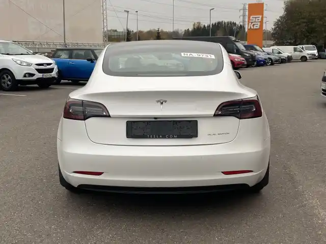 Valkoinen Sedan, Tesla Model 3 – KVN-530