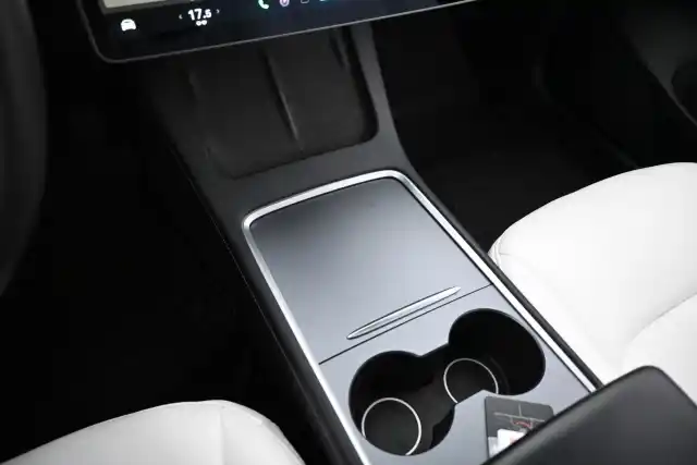 Valkoinen Sedan, Tesla Model 3 – KVN-530