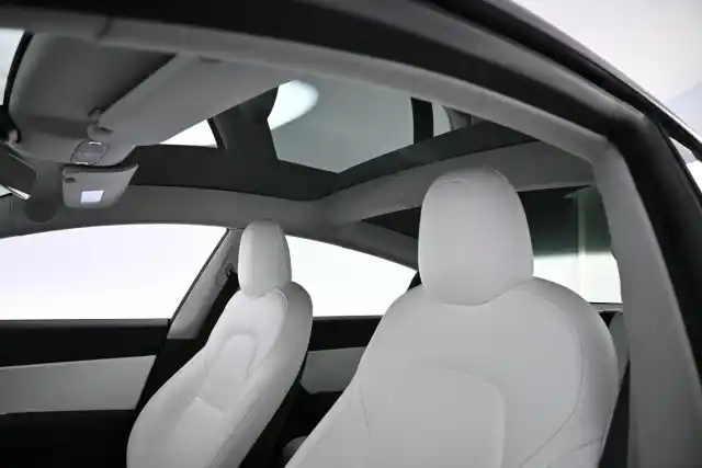 Valkoinen Sedan, Tesla Model 3 – KVN-530