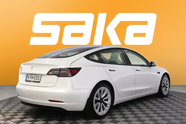 Valkoinen Sedan, Tesla Model 3 – KVN-530
