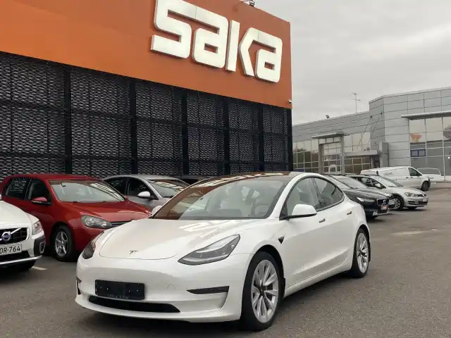 Valkoinen Sedan, Tesla Model 3 – KVN-530