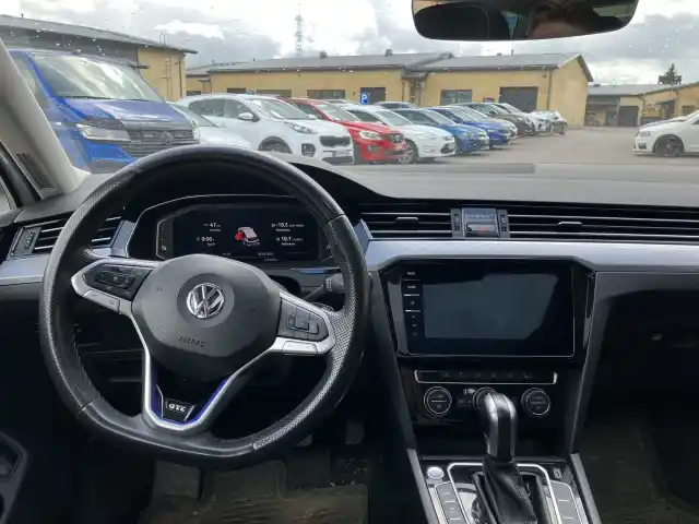Valkoinen Farmari, Volkswagen Passat – KVO-807