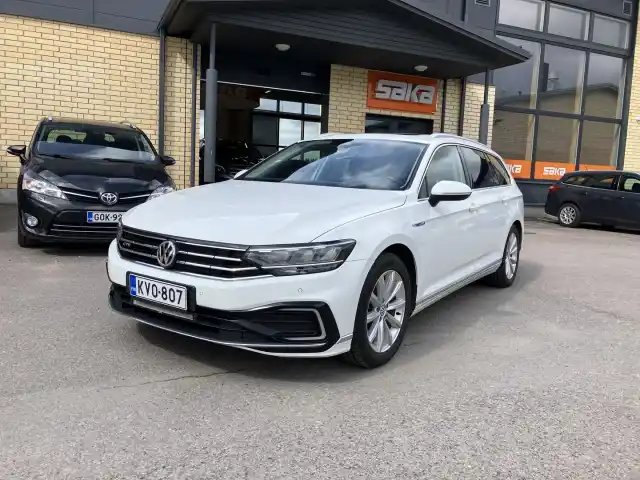 Valkoinen Farmari, Volkswagen Passat – KVO-807