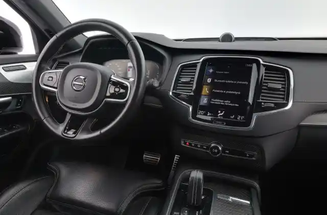 Valkoinen Maastoauto, Volvo XC90 – KVP-108