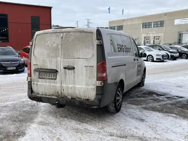 Valkoinen Pakettiauto, Mercedes-Benz Vito – KVT-318