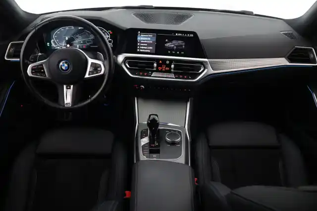Musta Farmari, BMW 330 – KVU-642