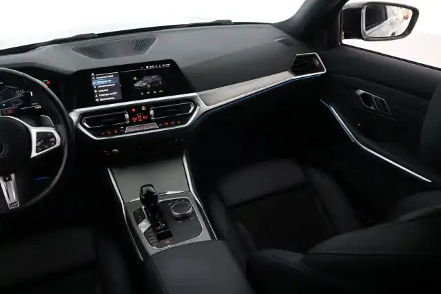 Musta Farmari, BMW 330 – KVU-642