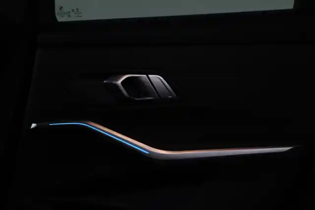 Musta Farmari, BMW 330 – KVU-642