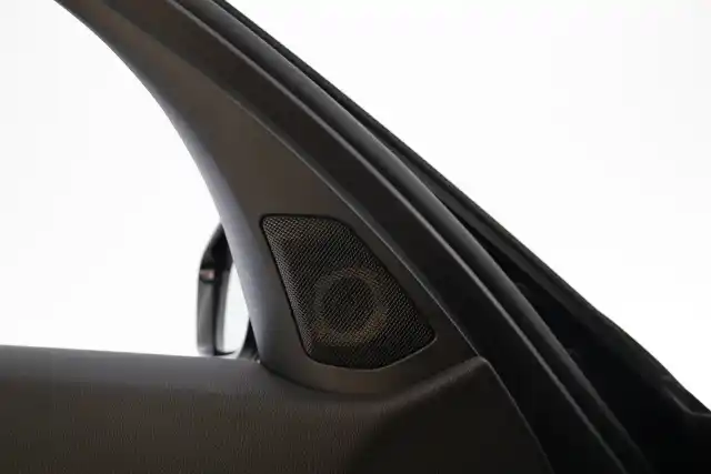 Musta Farmari, BMW 330 – KVU-642