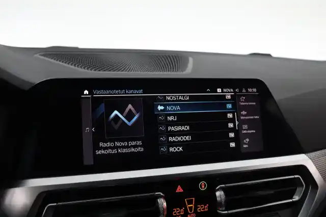 Musta Farmari, BMW 330 – KVU-642