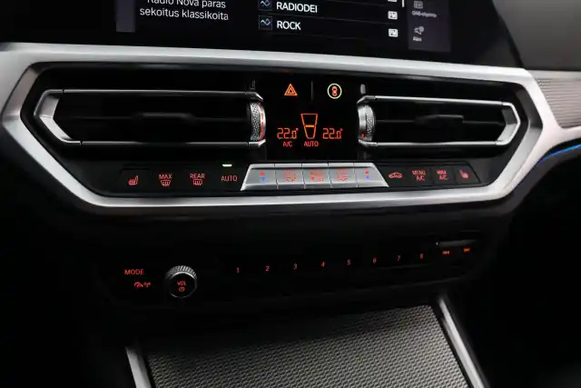 Musta Farmari, BMW 330 – KVU-642