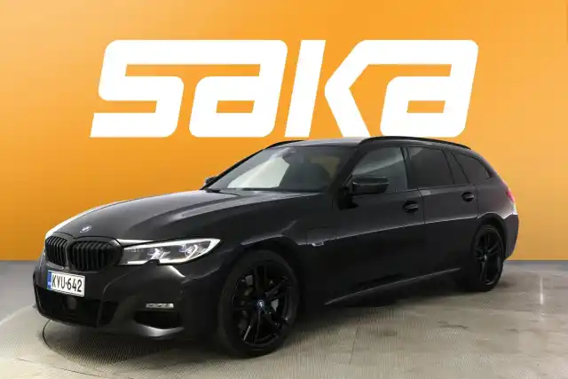 Musta Farmari, BMW 330 – KVU-642