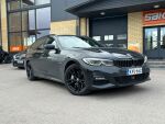 Musta Farmari, BMW 330 – KVU-642, kuva 1