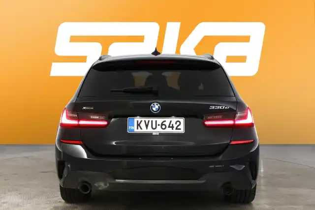 Musta Farmari, BMW 330 – KVU-642