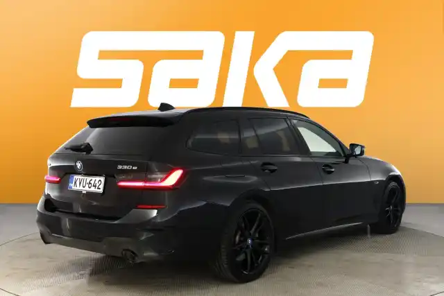 Musta Farmari, BMW 330 – KVU-642