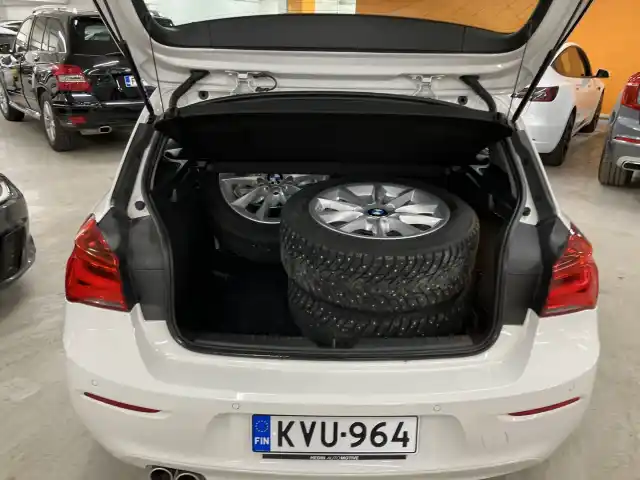 Valkoinen Viistoperä, BMW 120 – KVU-964