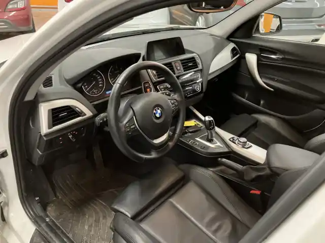 Valkoinen Viistoperä, BMW 120 – KVU-964