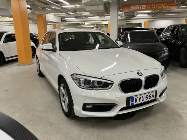 Valkoinen Viistoperä, BMW 120 – KVU-964
