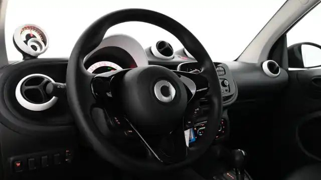 Musta Avoauto, smart fortwo – KVV-695