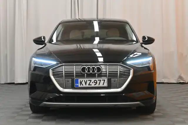 Musta Maastoauto, Audi e-tron – KVZ-977