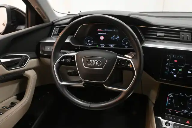 Musta Maastoauto, Audi e-tron – KVZ-977