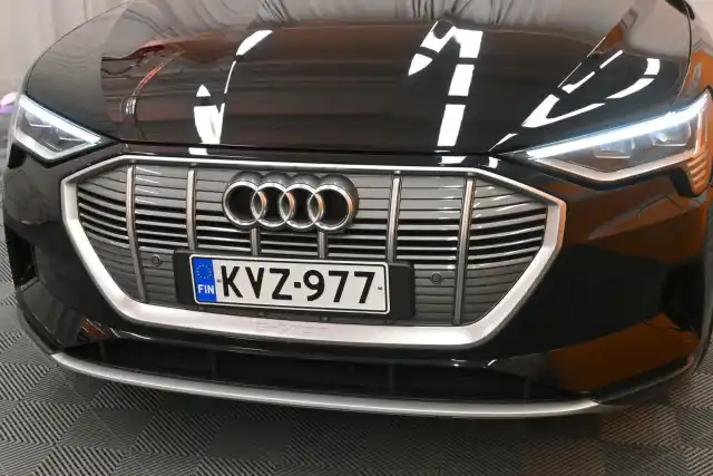 Musta Maastoauto, Audi e-tron – KVZ-977