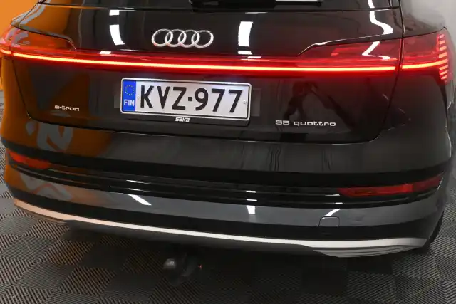 Musta Maastoauto, Audi e-tron – KVZ-977