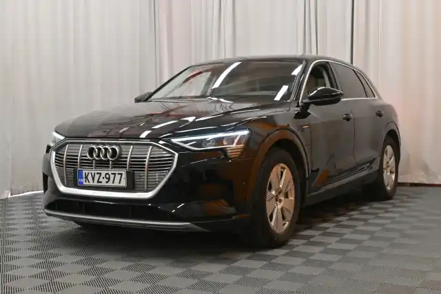 Musta Maastoauto, Audi e-tron – KVZ-977