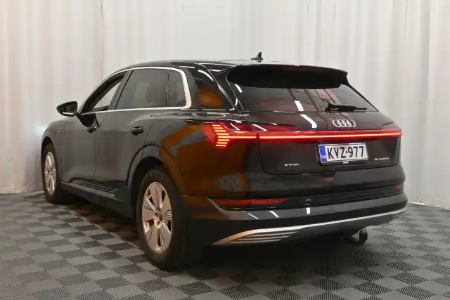 Musta Maastoauto, Audi e-tron – KVZ-977