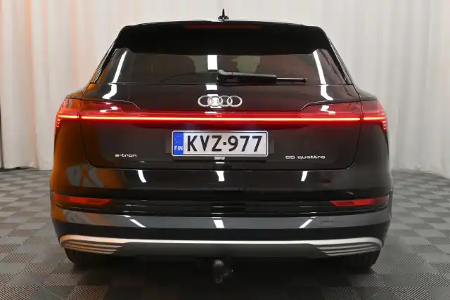 Musta Maastoauto, Audi e-tron – KVZ-977