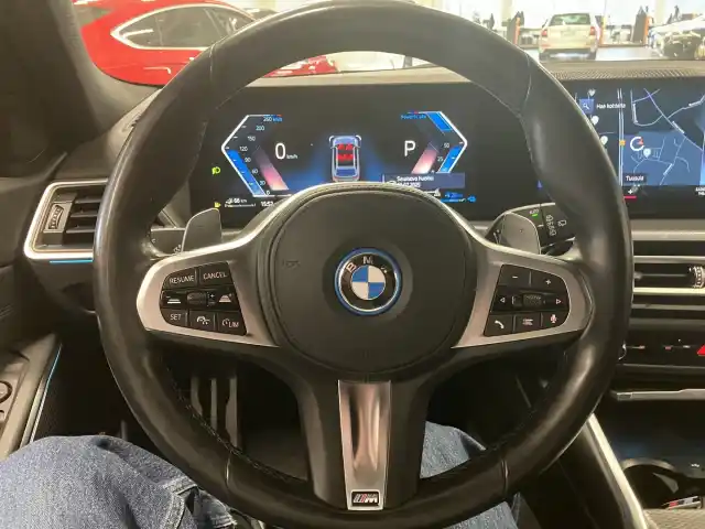  Farmari, BMW 330 – KXE-683