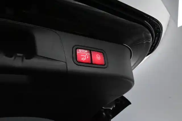 Musta Maastoauto, Mercedes-Benz EQB – KXH-254