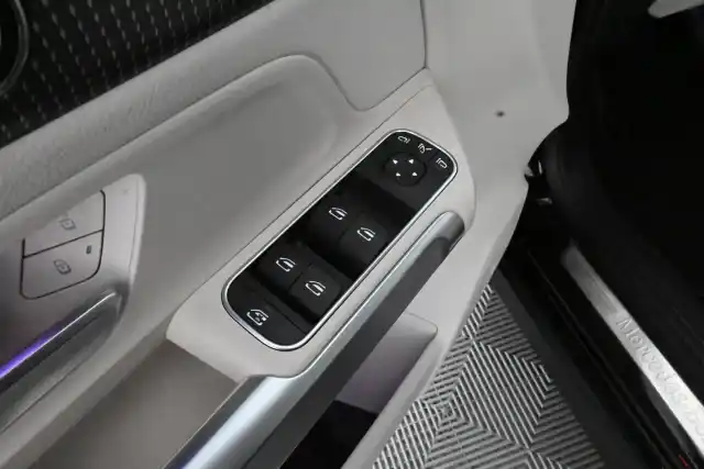 Musta Maastoauto, Mercedes-Benz EQB – KXH-254