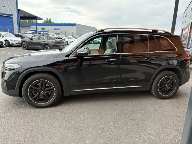 Musta Maastoauto, Mercedes-Benz EQB – KXH-254