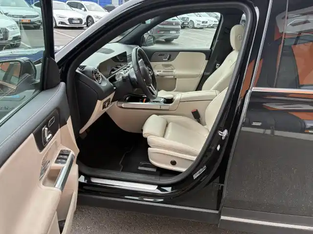 Musta Maastoauto, Mercedes-Benz EQB – KXH-254