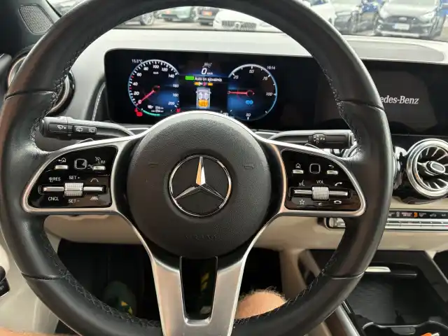 Musta Maastoauto, Mercedes-Benz EQB – KXH-254