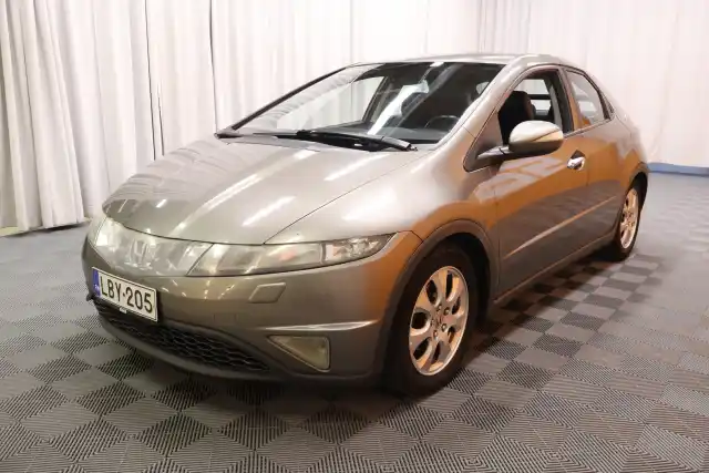 Harmaa Viistoperä, Honda Civic – LBY-205