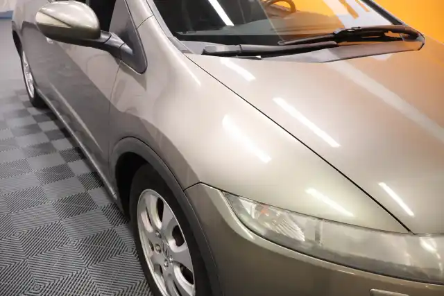 Harmaa Viistoperä, Honda Civic – LBY-205