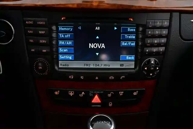 Harmaa Sedan, Mercedes-Benz E – LBY-959