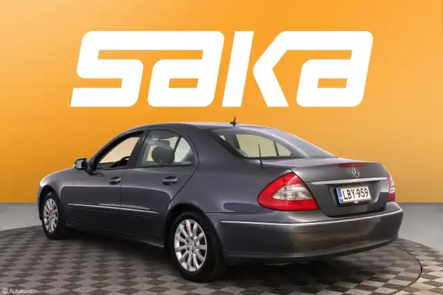 Harmaa Sedan, Mercedes-Benz E – LBY-959