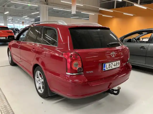 Punainen Farmari, Toyota Avensis – LBZ-489