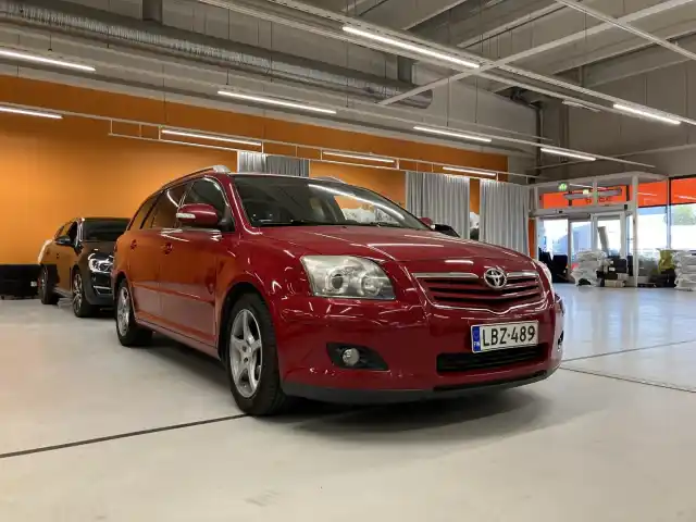 Punainen Farmari, Toyota Avensis – LBZ-489