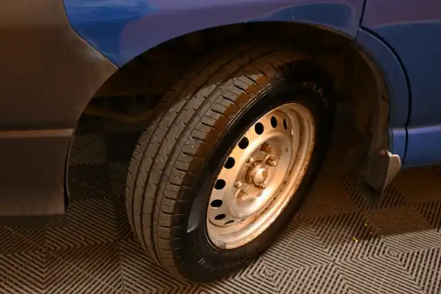 Sininen Pakettiauto, Toyota Hiace – LCZ-552