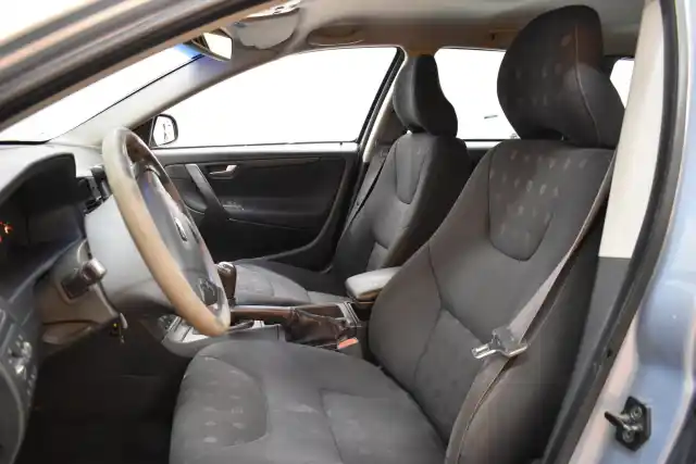 Sininen Farmari, Volvo V70 – LEF-286