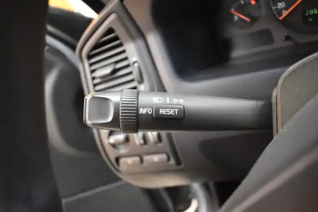 Sininen Farmari, Volvo V70 – LEF-286