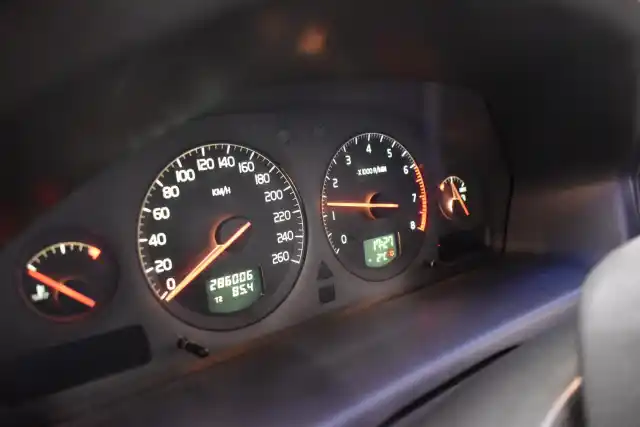 Sininen Farmari, Volvo V70 – LEF-286